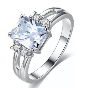 New-Women’s Size 7 Square Cubic Zirconia Solitaire Ring